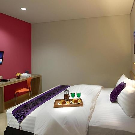 Life Puri Hotel Surabaya Gubeng Exterior foto