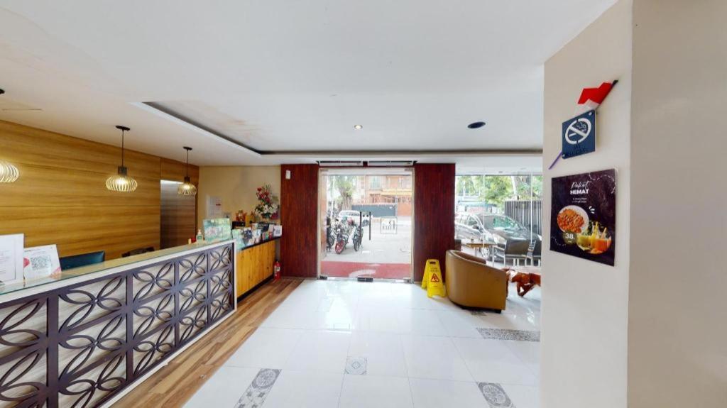 Life Puri Hotel Surabaya Gubeng Exterior foto