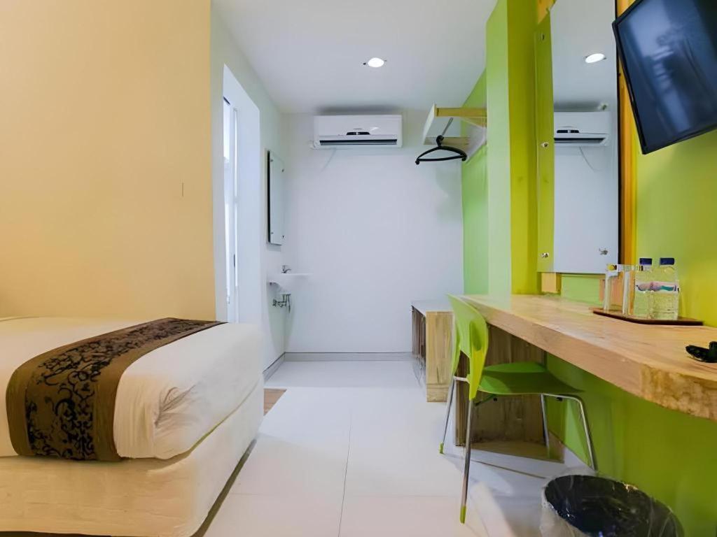 Life Puri Hotel Surabaya Gubeng Exterior foto