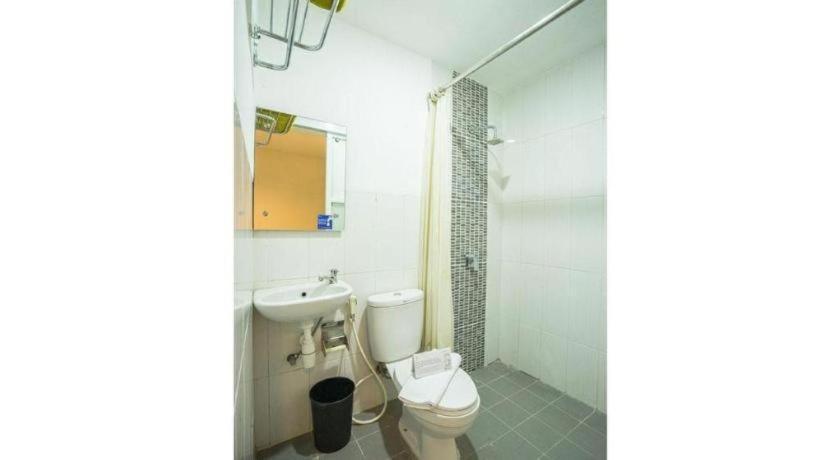 Life Puri Hotel Surabaya Gubeng Exterior foto