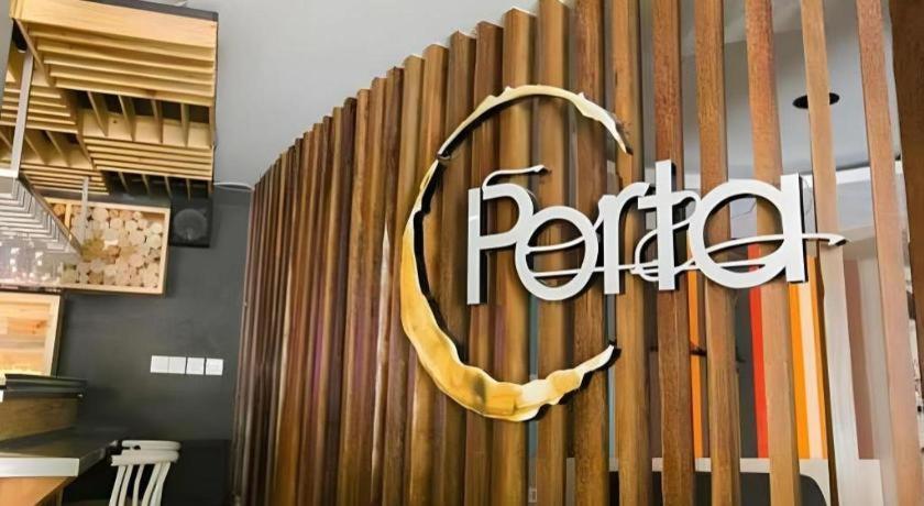 Life Puri Hotel Surabaya Gubeng Exterior foto