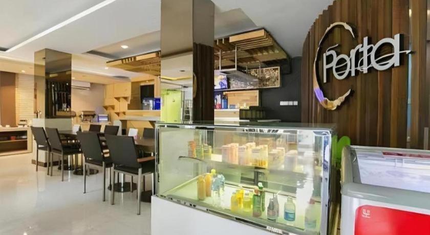 Life Puri Hotel Surabaya Gubeng Exterior foto