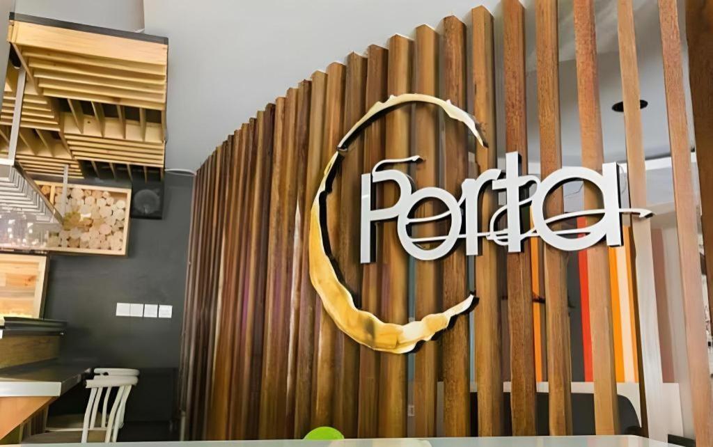 Life Puri Hotel Surabaya Gubeng Exterior foto